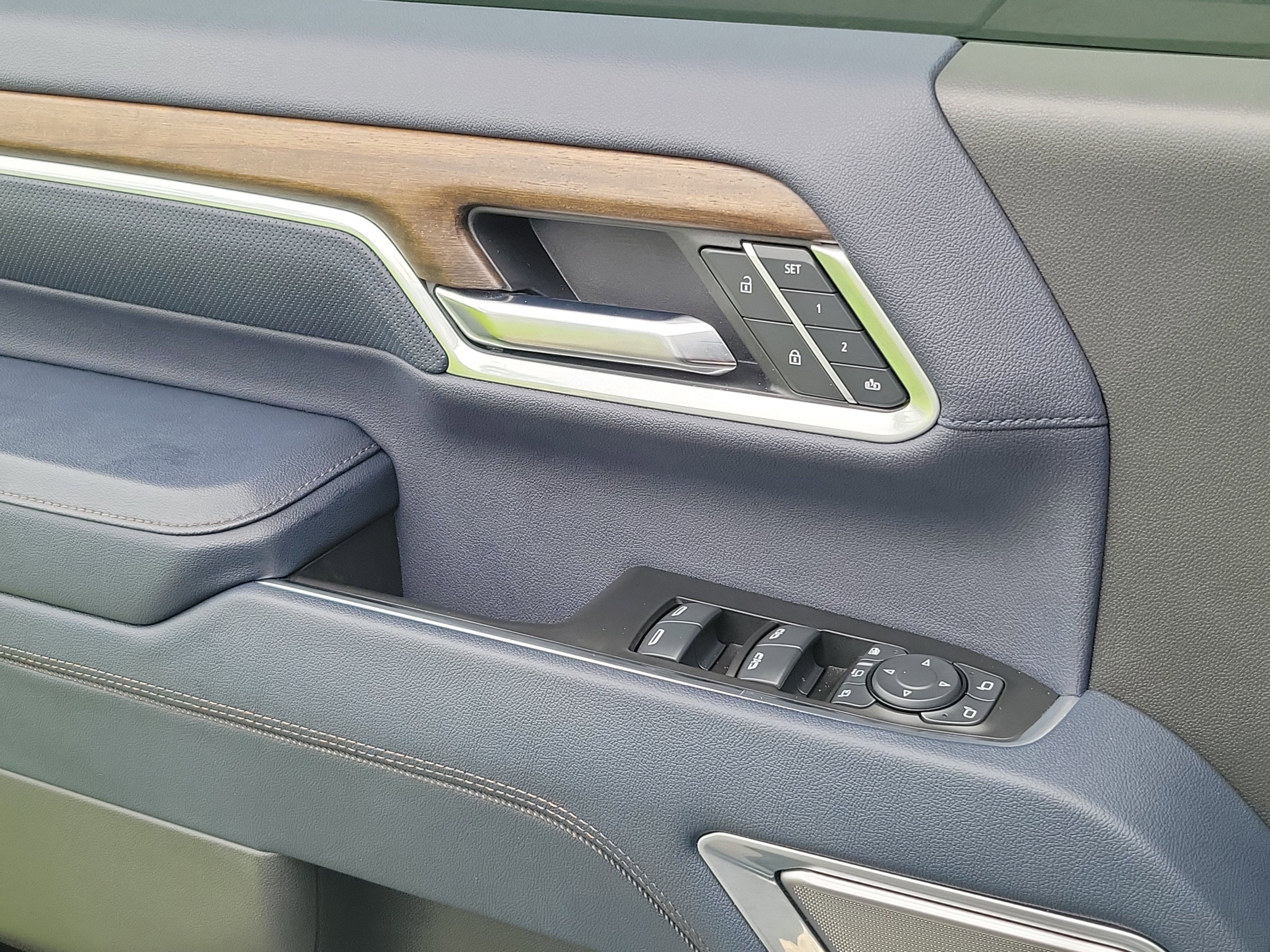 Used 2025 Chevrolet Silverado 3500 High Country w/ Technology Package image 18