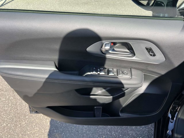 Used 2026 Chrysler Pacifica Limited w/ S Appearance Package FWD image 14
