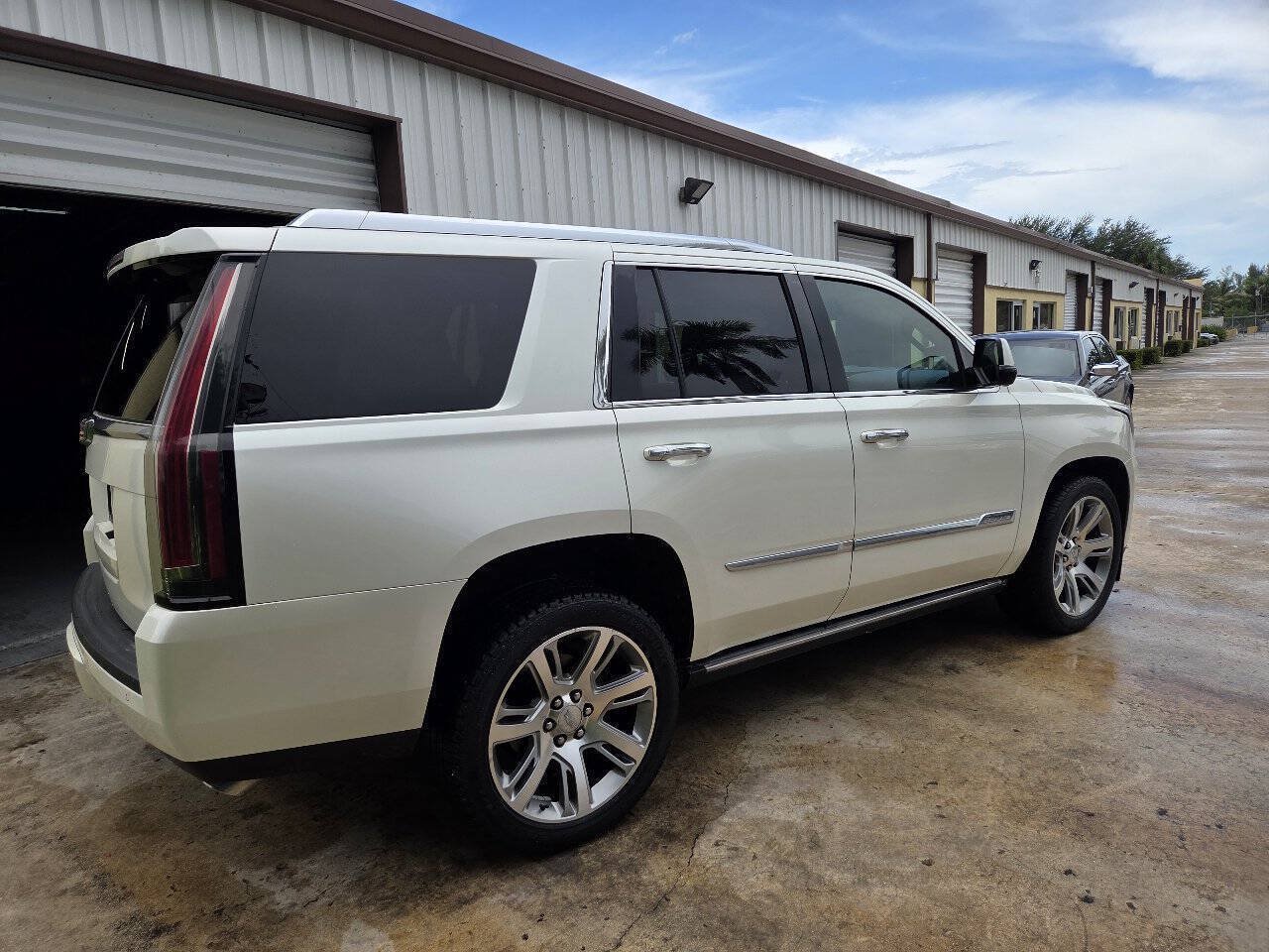 Used 2015 Cadillac Escalade Premium RWD image 6