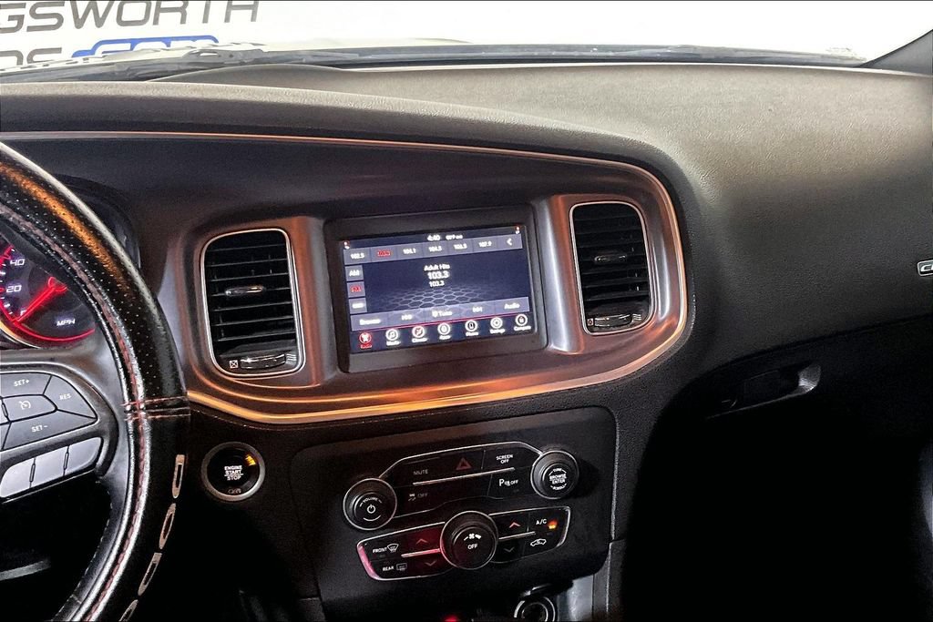 Used 2019 Dodge Charger SXT RWD image 5