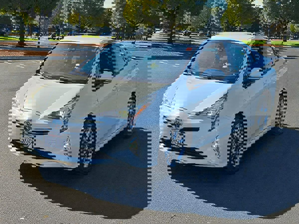 Used 2017 Toyota Prius Four Touring w/ Carpet Mat Package image 4