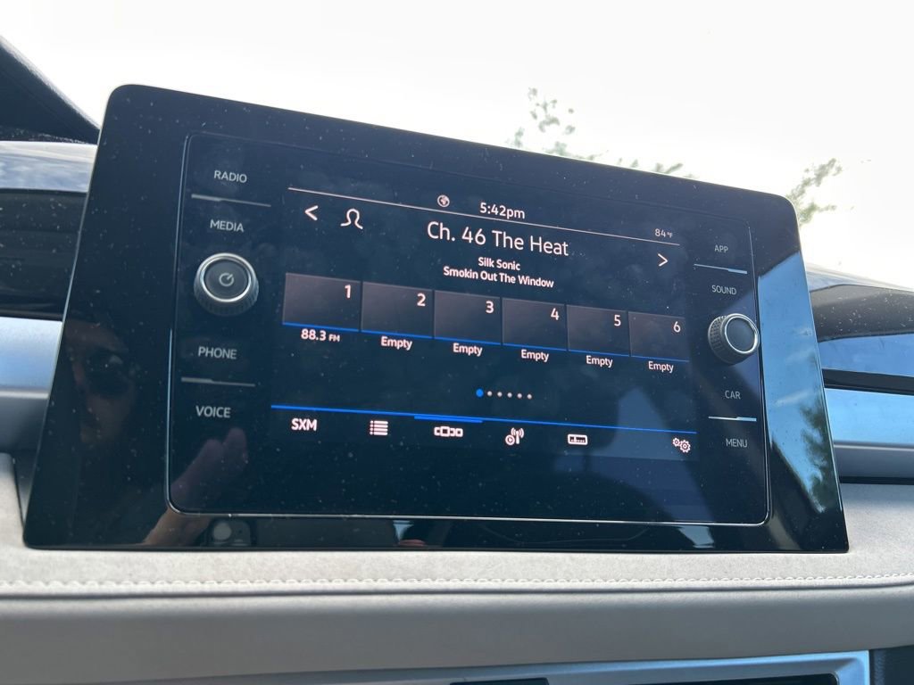 Certified 2025 Volkswagen Taos SE image 25