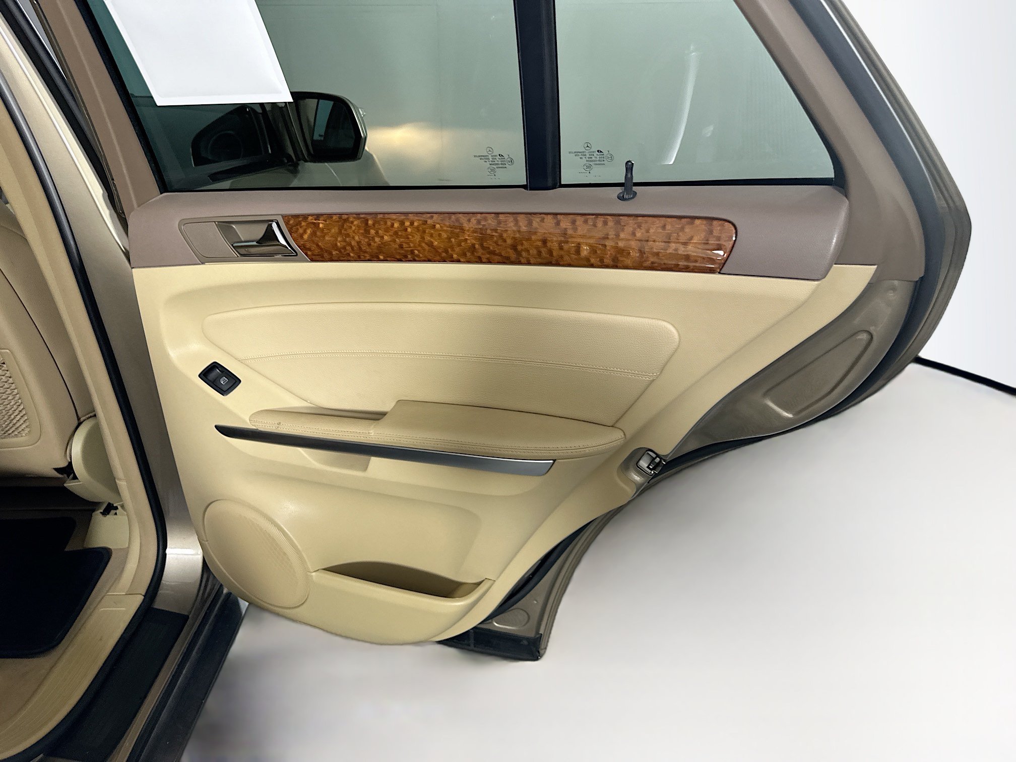 Used 2009 Mercedes-Benz ML 350 4MATIC image 30
