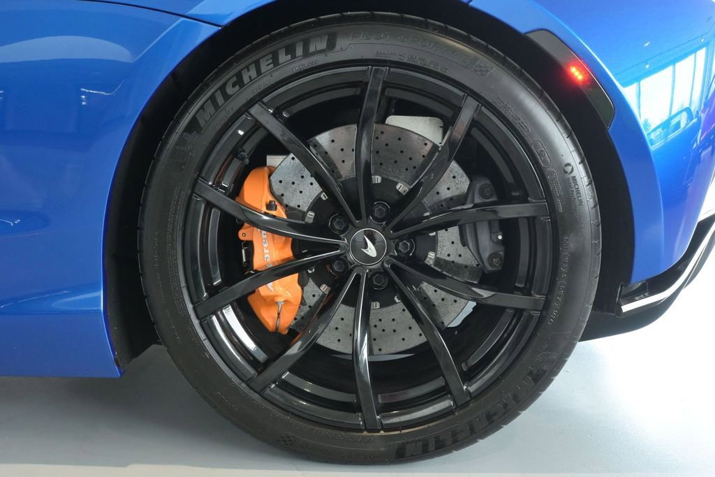 Used 2023 McLaren Artura RWD image 14
