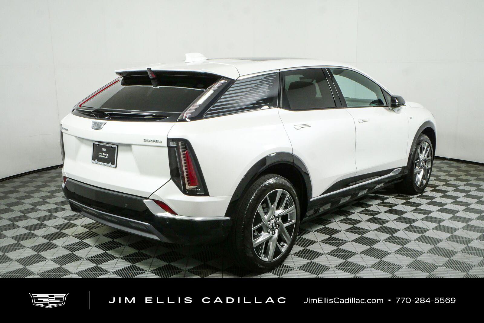 Used 2025 Cadillac Optiq Luxury 1 AWD/4WD image 3