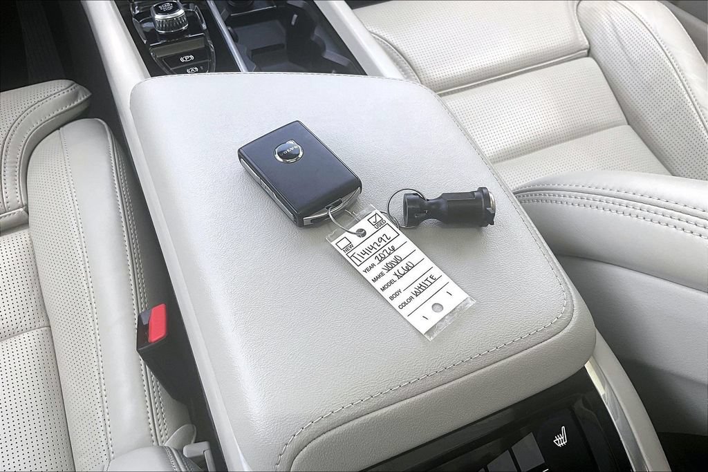 Certified 2026 Volvo XC60 B5 Ultra AWD/4WD image 14