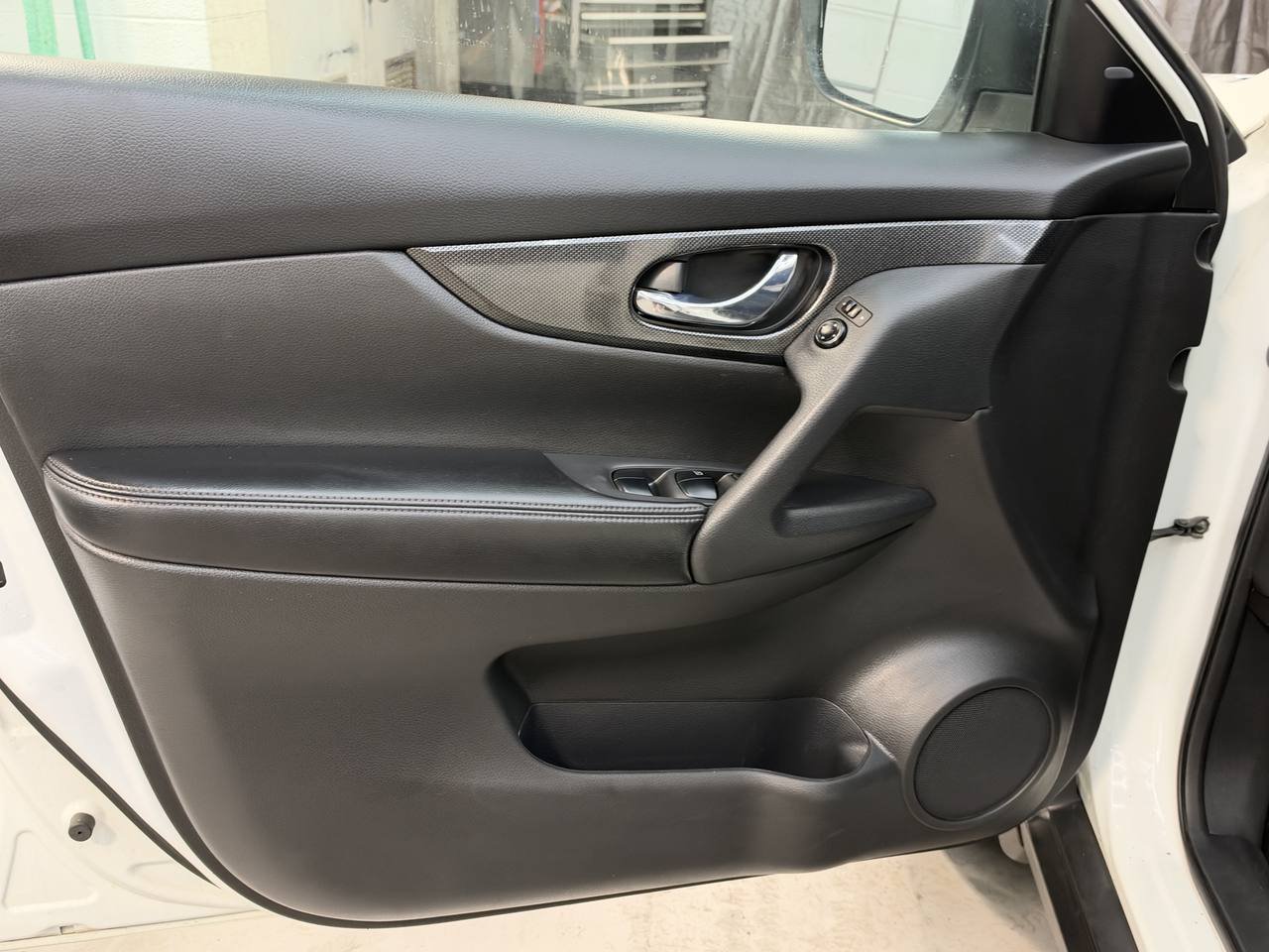 Used 2016 Nissan Rogue SL AWD/4WD image 19