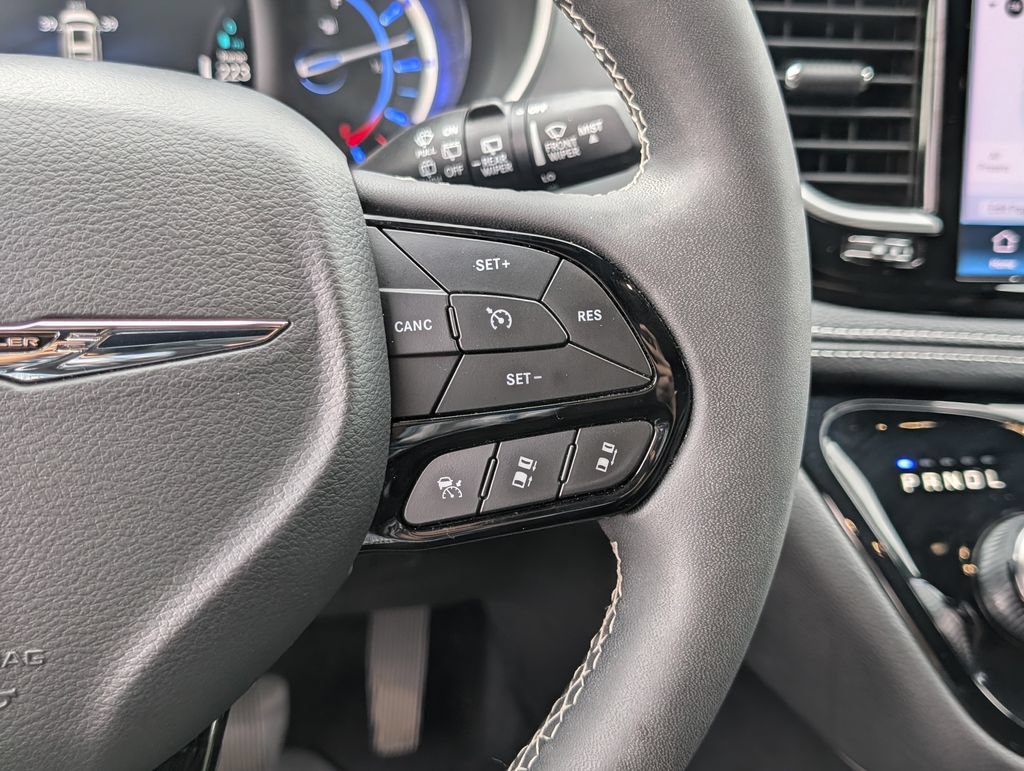 Used 2023 Chrysler Pacifica Touring-L w/ S Appearance Package FWD image 24