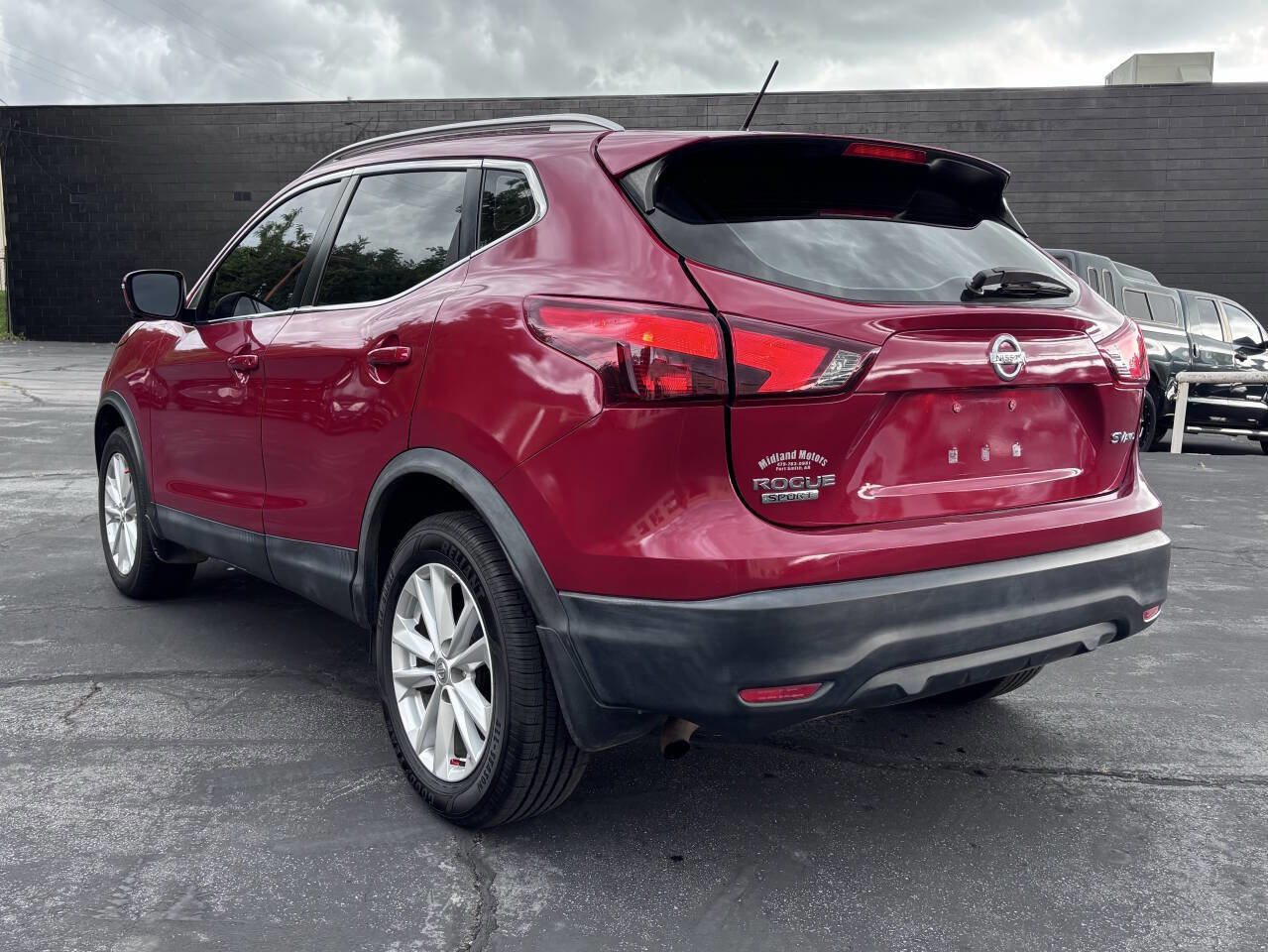 Used 2018 Nissan Rogue Sport SV w/ SV Technology Package image 2
