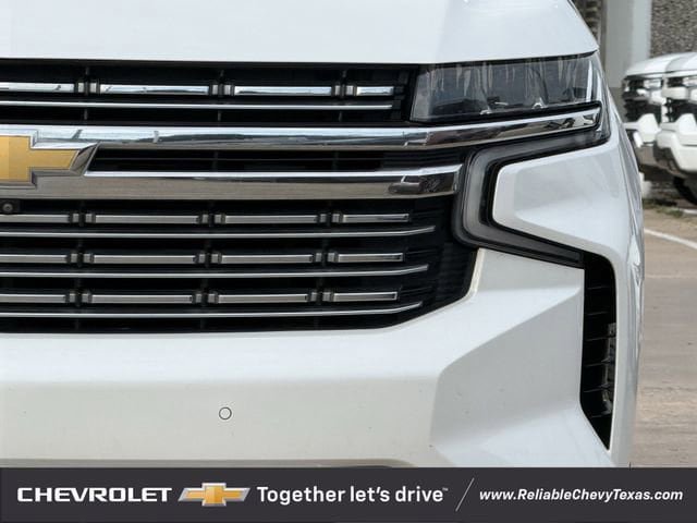 Used 2021 Chevrolet Suburban Premier w/ Premium Package AWD/4WD image 4