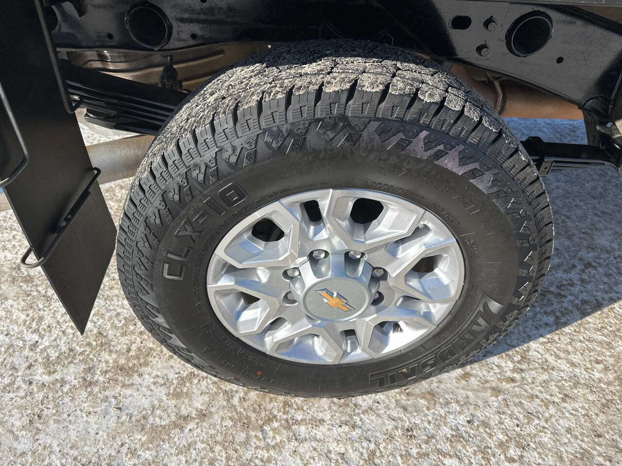 Used 2024 Chevrolet Silverado 2500 LT w/ Convenience Package image 11