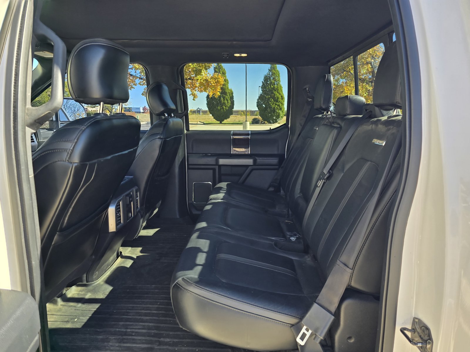 Used 2015 Ford F150 Platinum w/ Equipment Group 701A Luxury AWD/4WD image 14