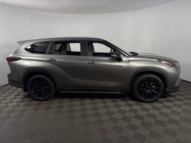 Used 2026 Toyota Highlander XLE image 10