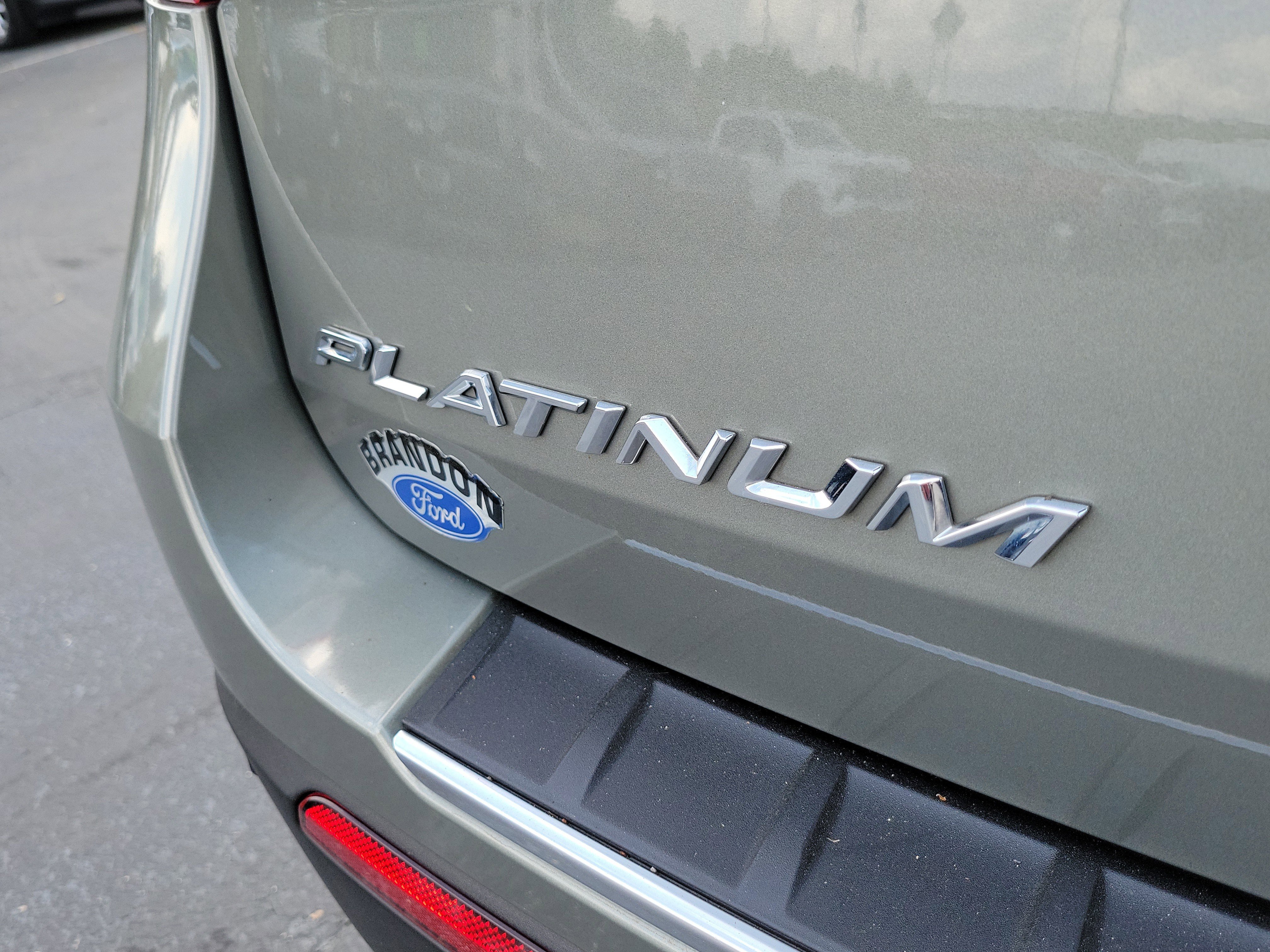 Used 2020 Ford Explorer Platinum w/ Premium Technology Package AWD/4WD image 9