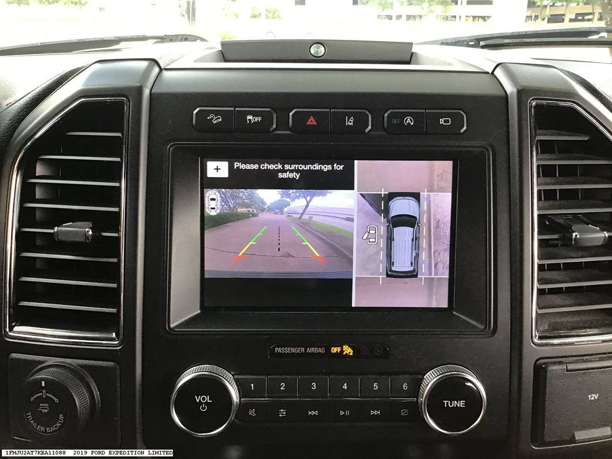 Used 2019 Ford Expedition Limited w/ Equipment Group 303A AWD/4WD image 9