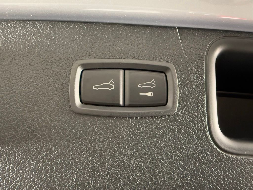 New 2026 Porsche Macan image 18