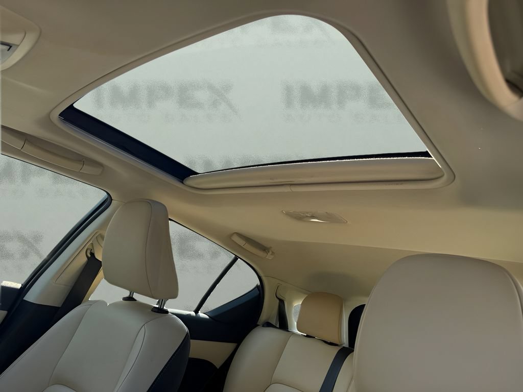 Used 2015 Lexus CT 200h w/ Navigation Package FWD image 11