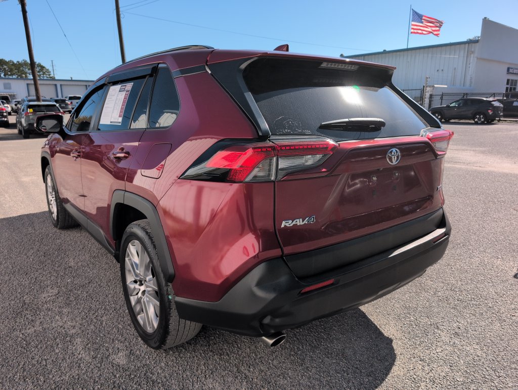 Used 2019 Toyota RAV4 XLE Premium w/ Cold Weather Package FWD image 6
