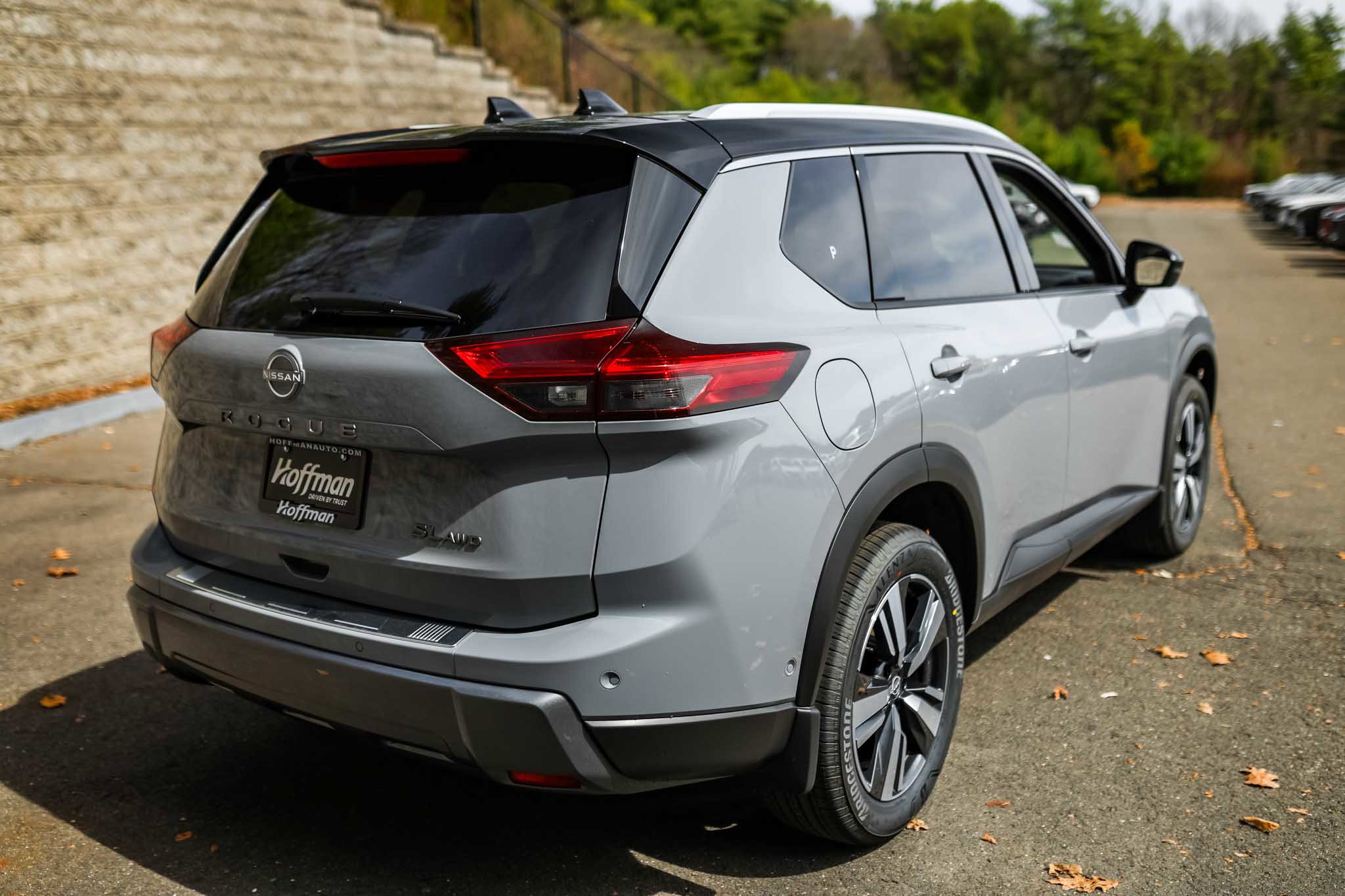 New 2025 Nissan Rogue SL w/ Tech Package image 3