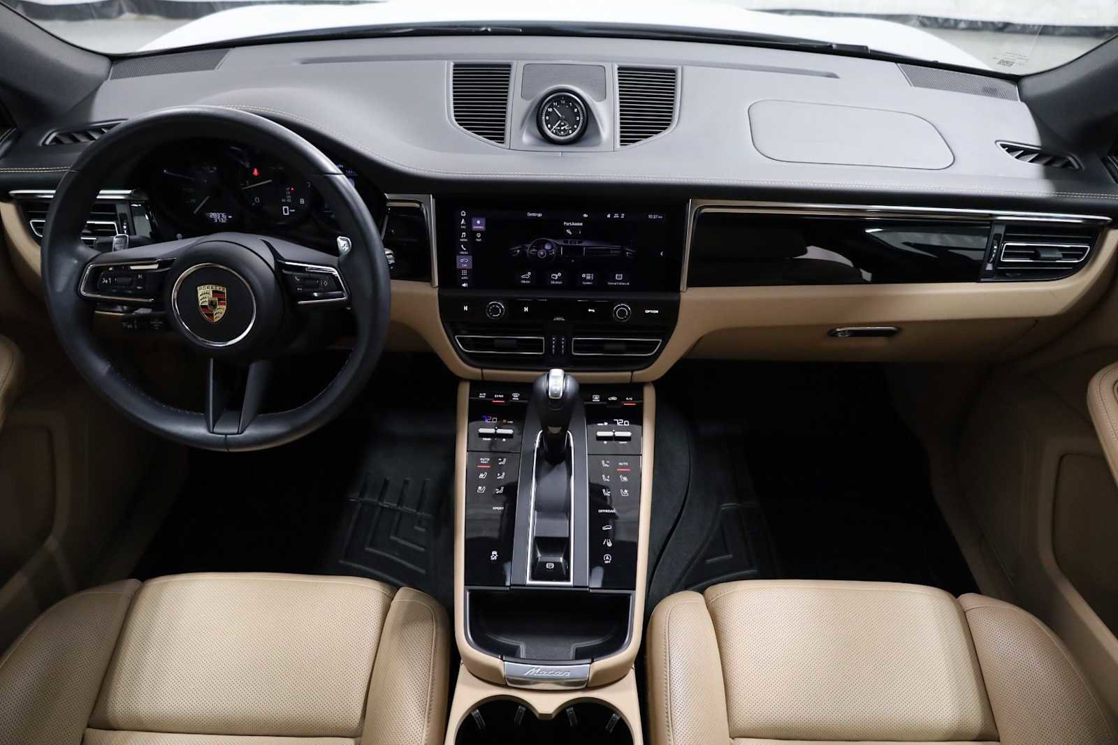 Certified 2023 Porsche Macan Turbo AWD/4WD image 25