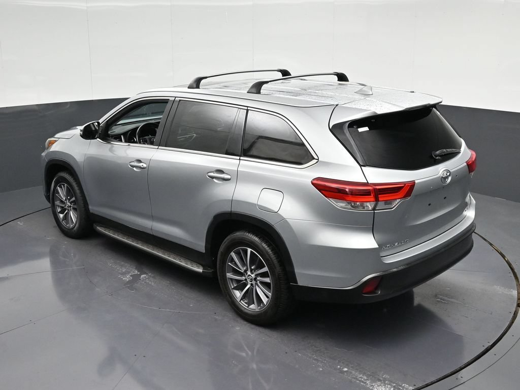 Used 2019 Toyota Highlander XLE FWD image 17