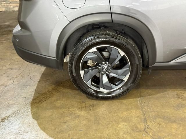 Certified 2025 Nissan Rogue SV w/ SV Premium Package AWD/4WD image 6