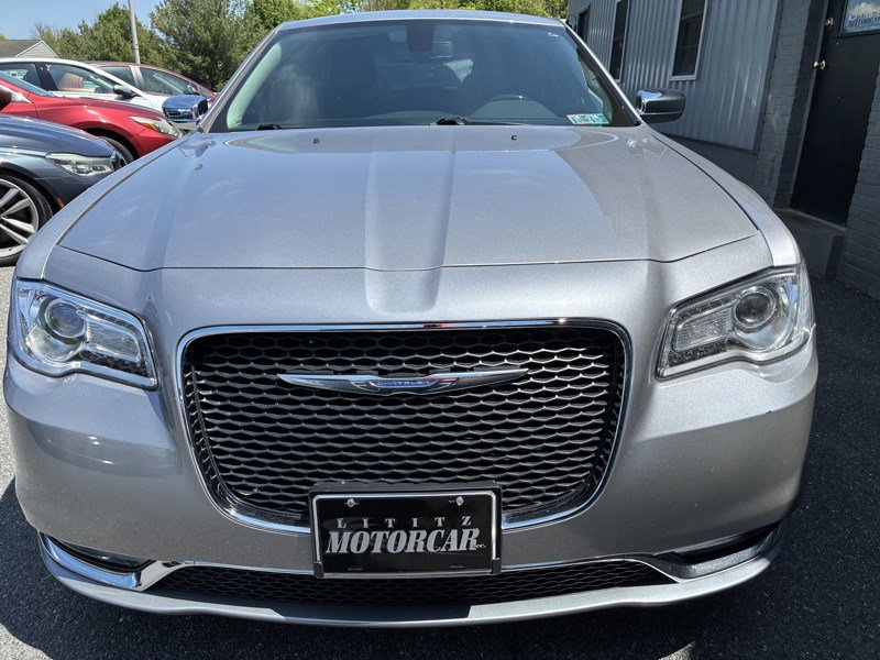 Used 2018 Chrysler 300 Limited AWD/4WD image 2