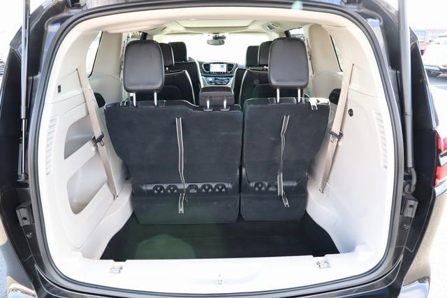 Used 2024 Chrysler Pacifica Limited image 8