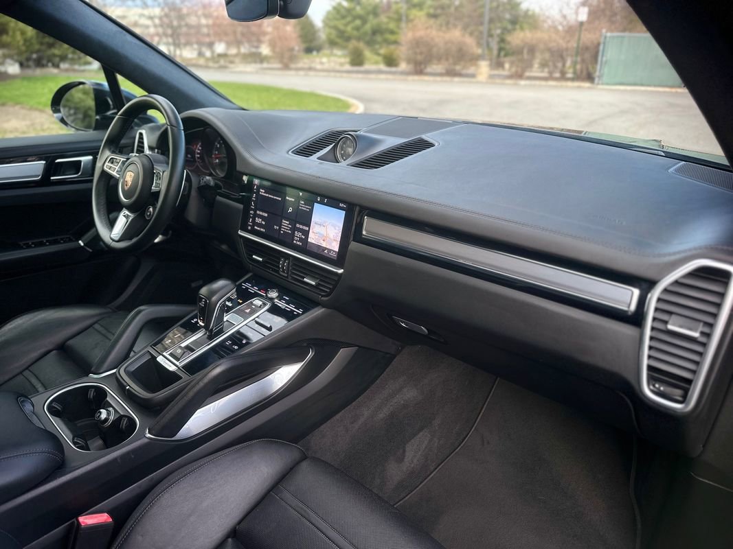 Used 2019 Porsche Cayenne Turbo AWD/4WD image 25