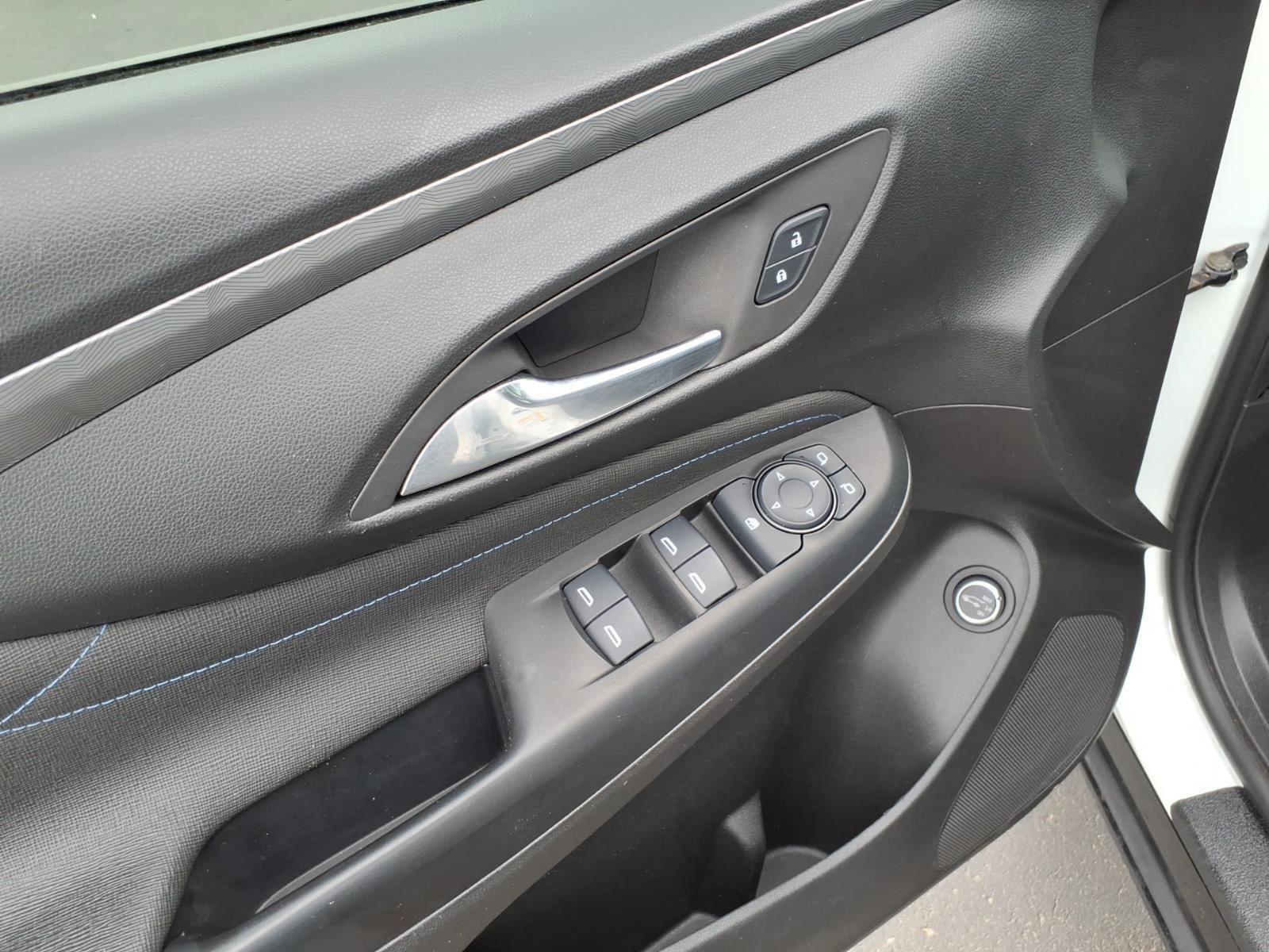 Used 2025 Buick Envista Sport Touring w/ Experience Buick Package FWD image 17