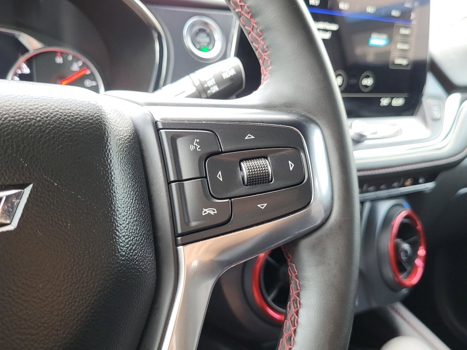 Used 2025 Chevrolet Blazer RS FWD image 23