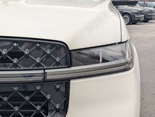 New 2026 Lincoln Navigator Reserve w/ Jet Appearance Package image 9