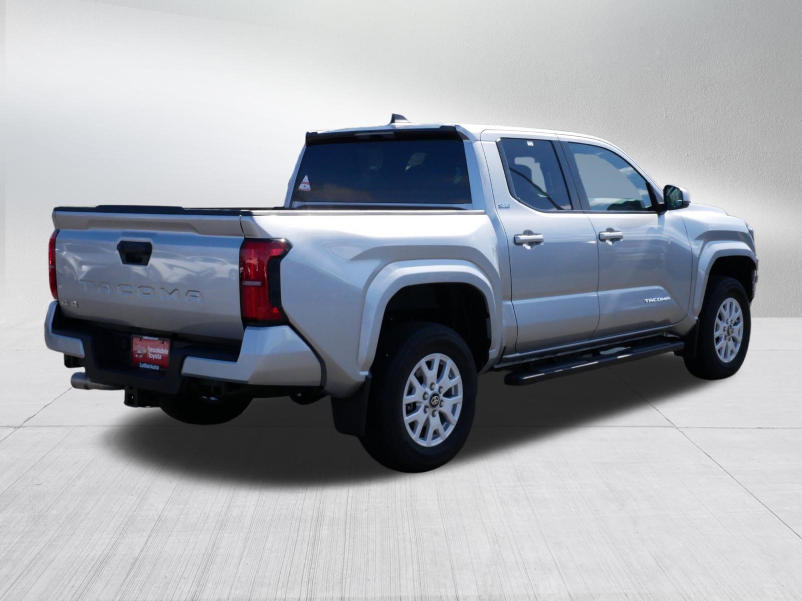 Certified 2024 Toyota Tacoma SR5 AWD/4WD image 7