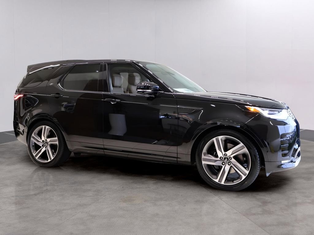 Certified 2025 Land Rover Discovery Metropolitan Edition image 7