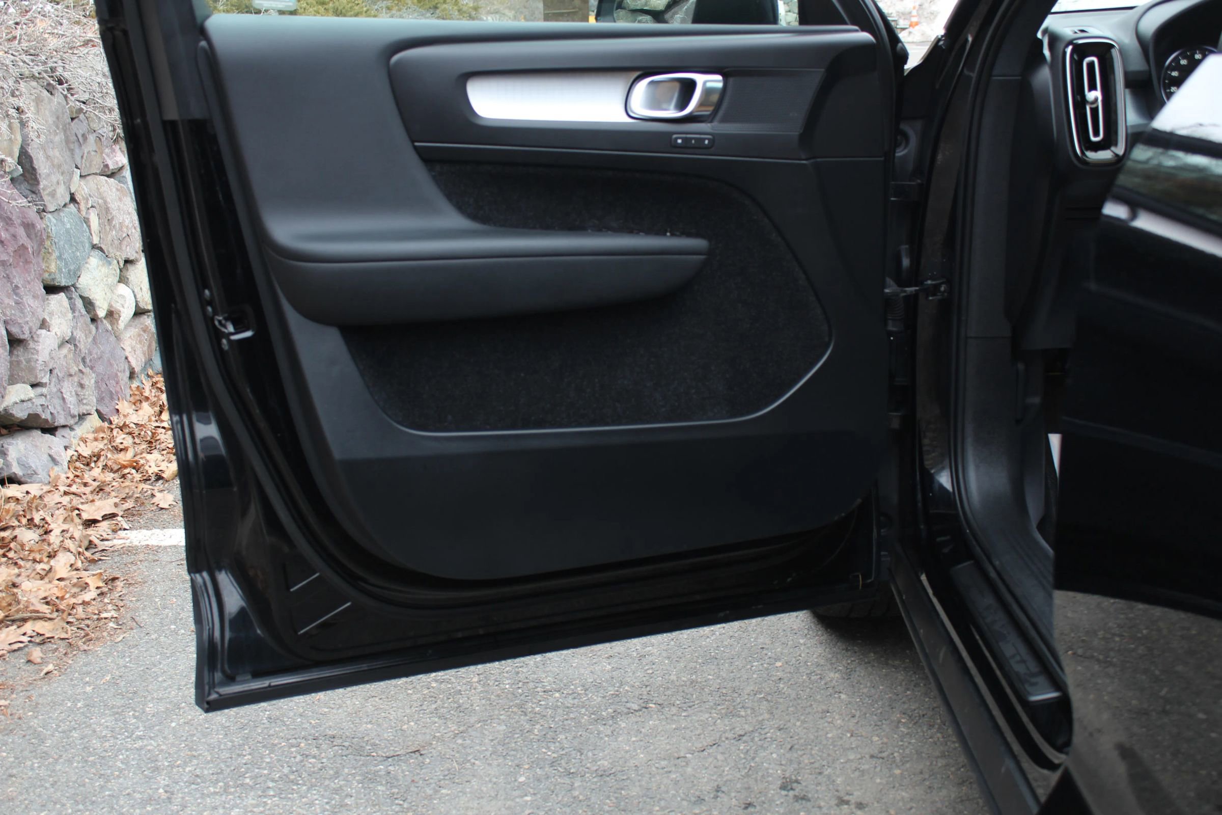 Used 2019 Volvo XC40 T5 Momentum image 12