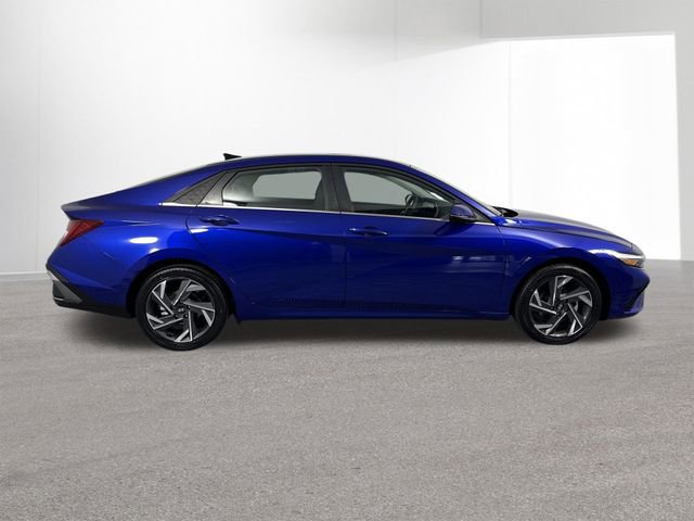 Used 2025 Hyundai Elantra Limited FWD image 47