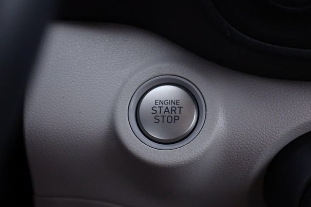 Used 2025 Hyundai Venue SEL FWD image 15
