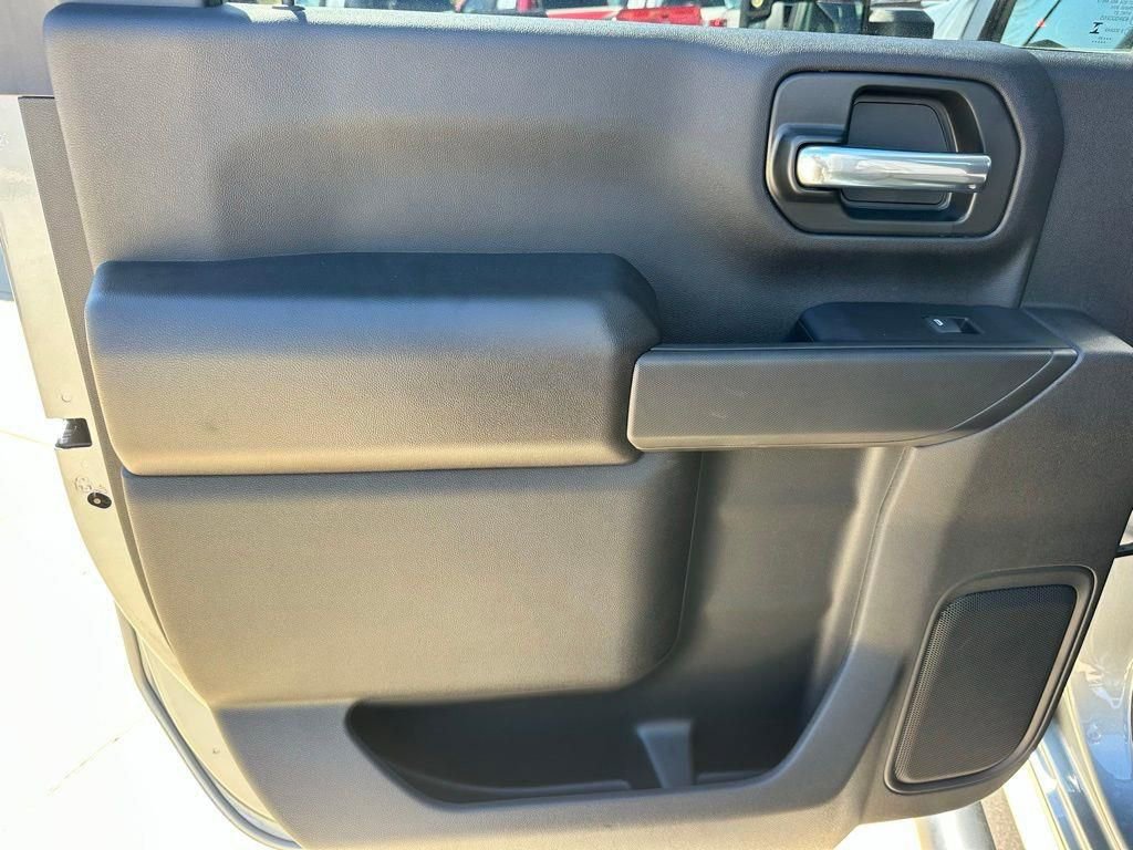 Used 2025 Chevrolet Silverado 2500 Custom w/ Custom Value Package image 21