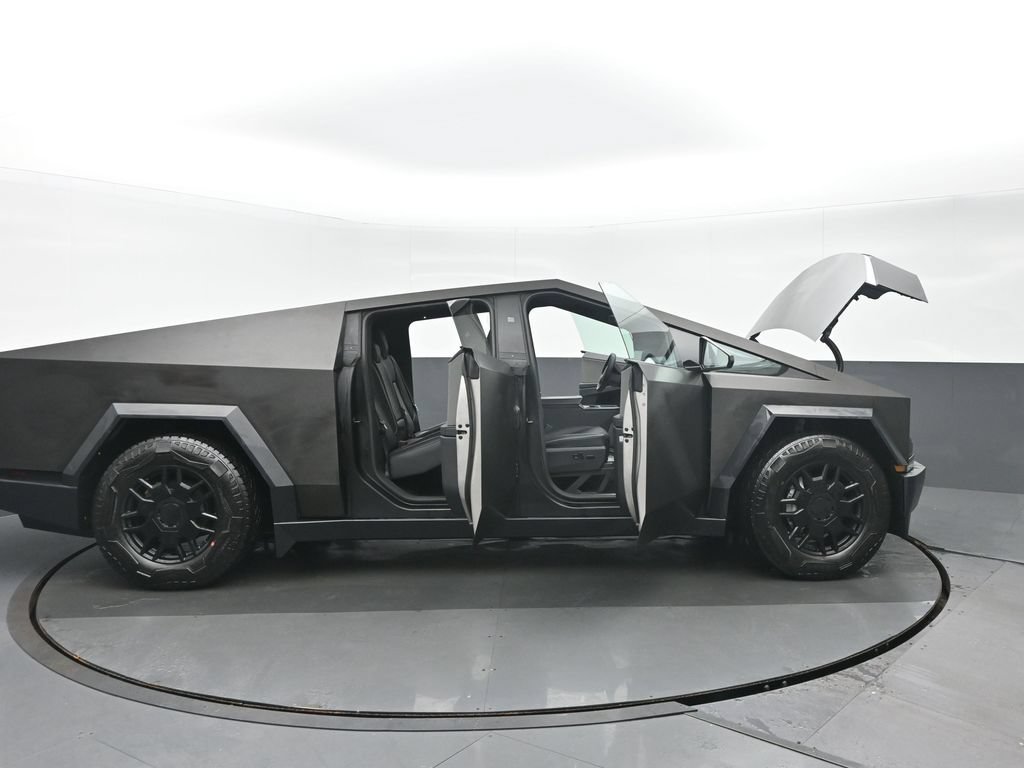 Used 2024 Tesla Cybertruck AWD Crew Cab image 38