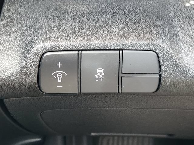Used 2025 Hyundai Elantra Limited FWD image 23