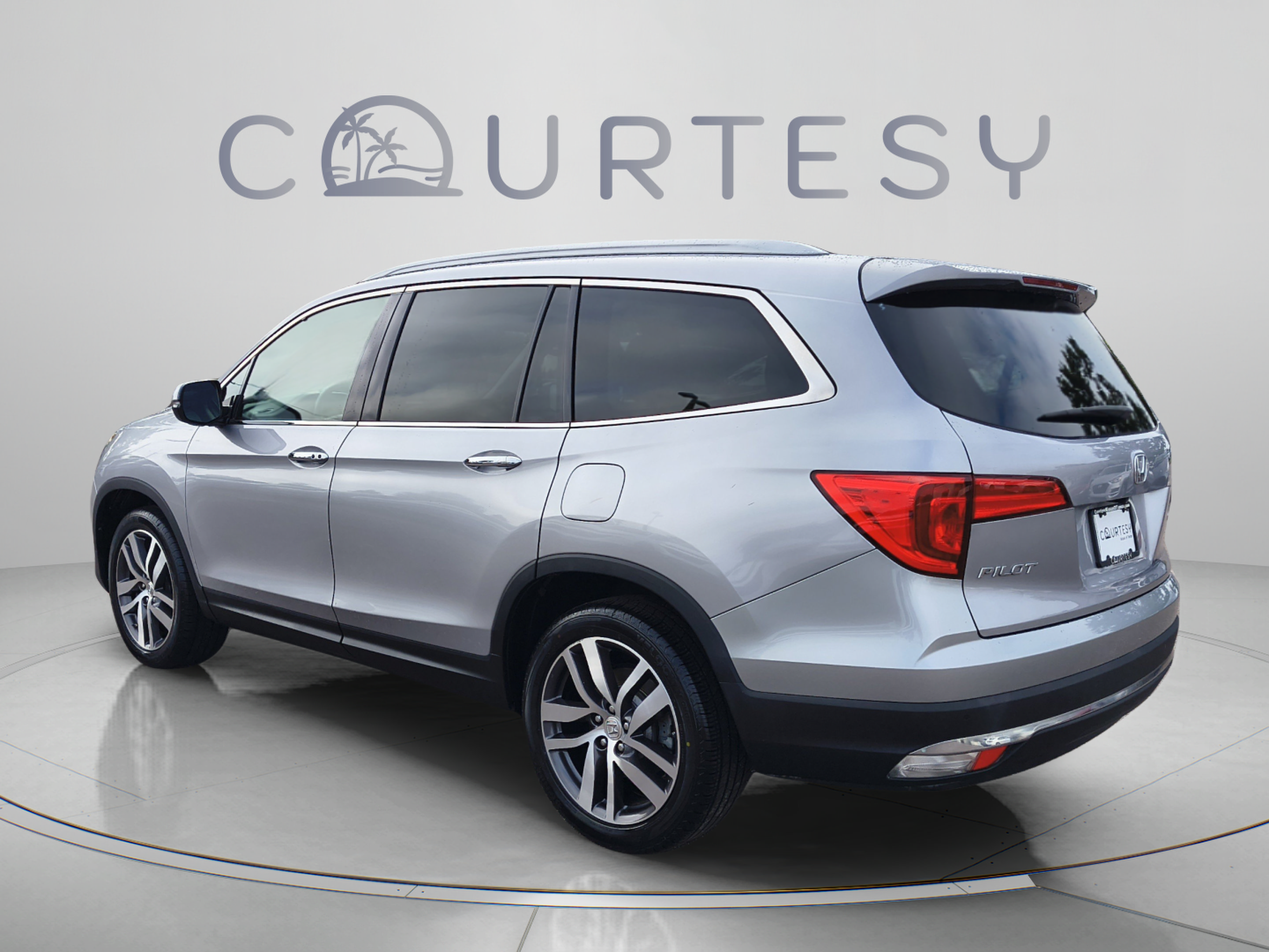Used 2017 Honda Pilot Touring image 5