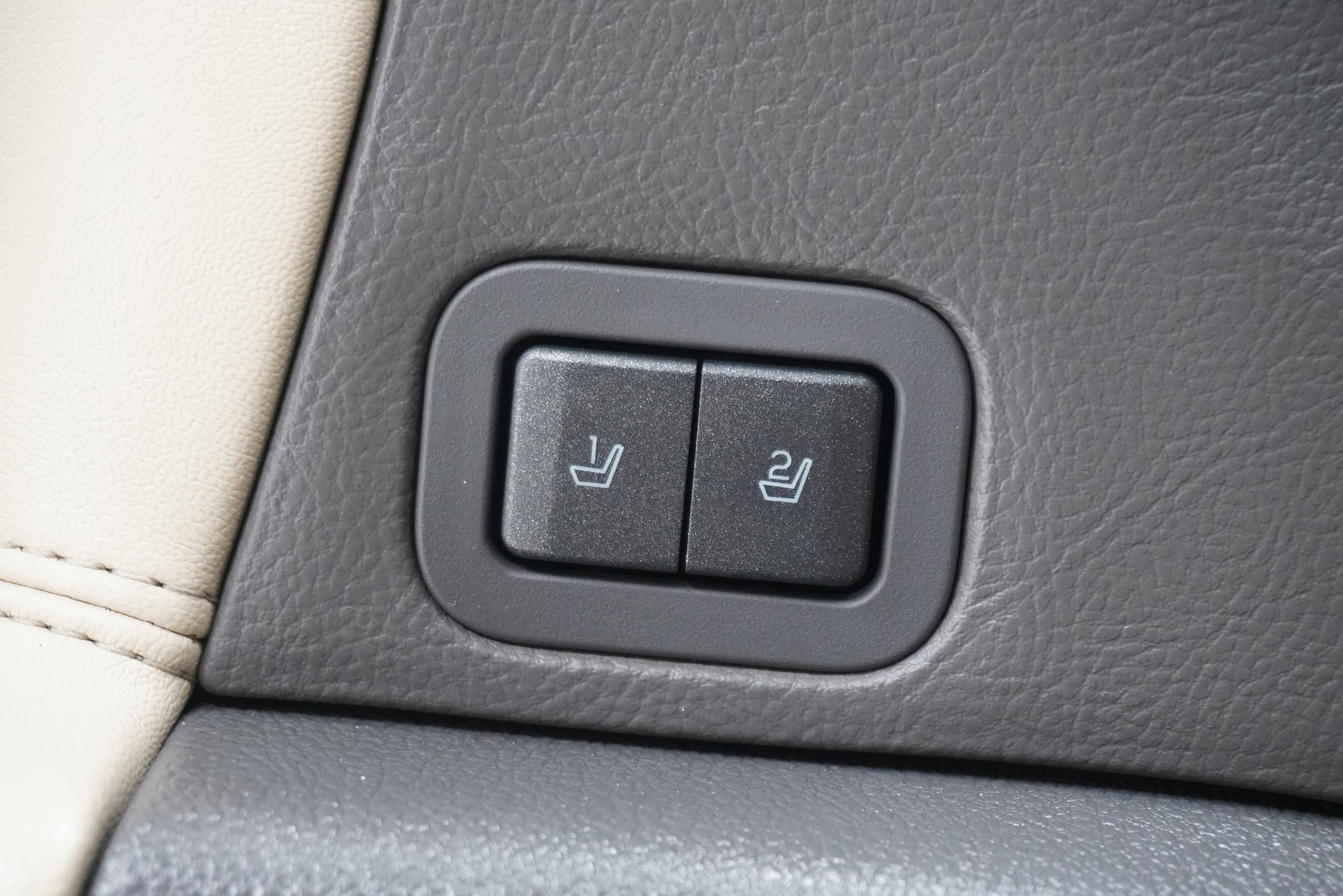 Used 2010 Lincoln MKZ image 15