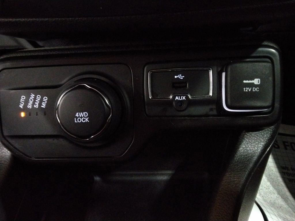 Used 2020 Jeep Renegade Limited w/ Safety and Security Group AWD/4WD image 19