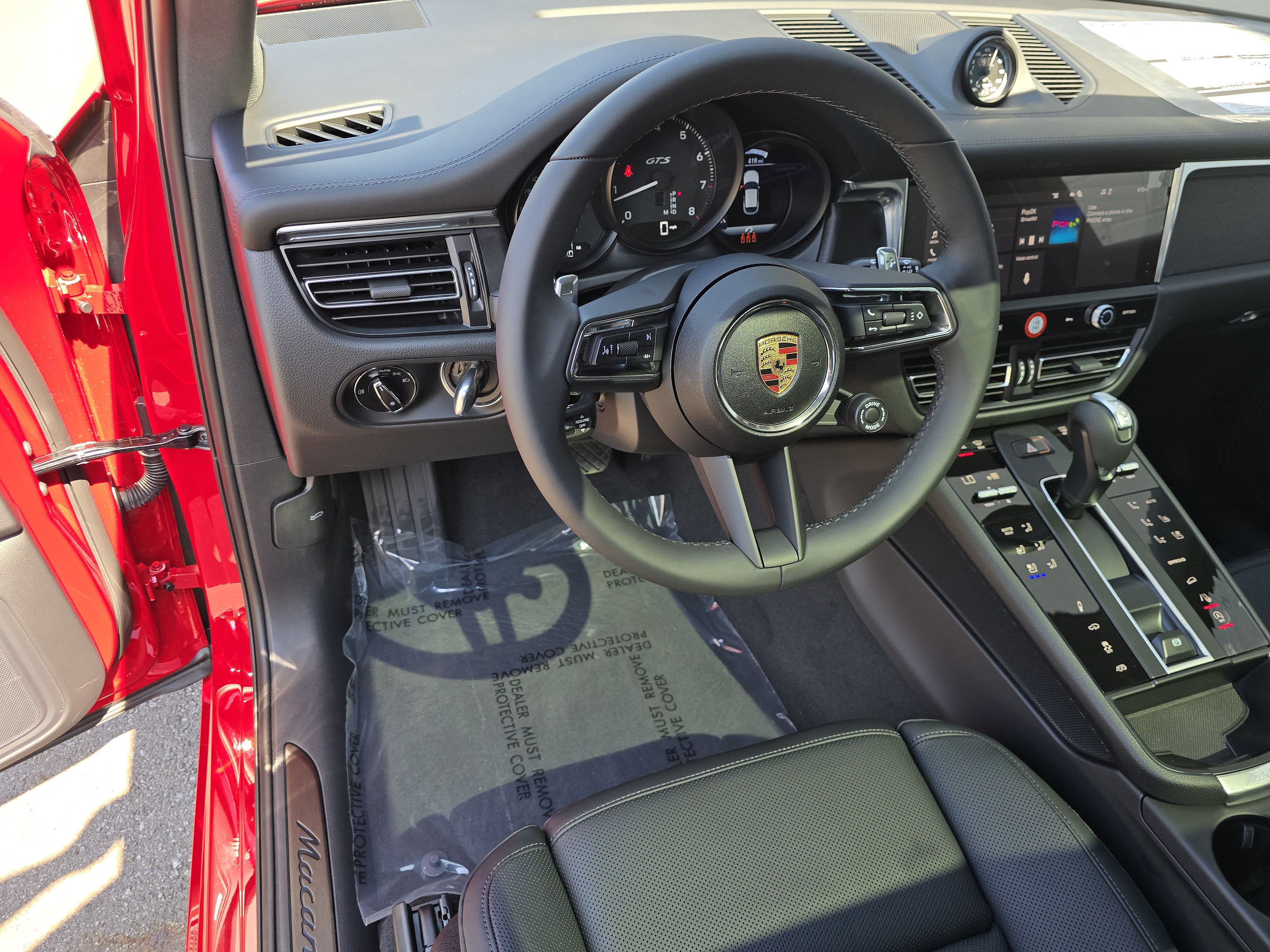 New 2025 Porsche Macan GTS image 4