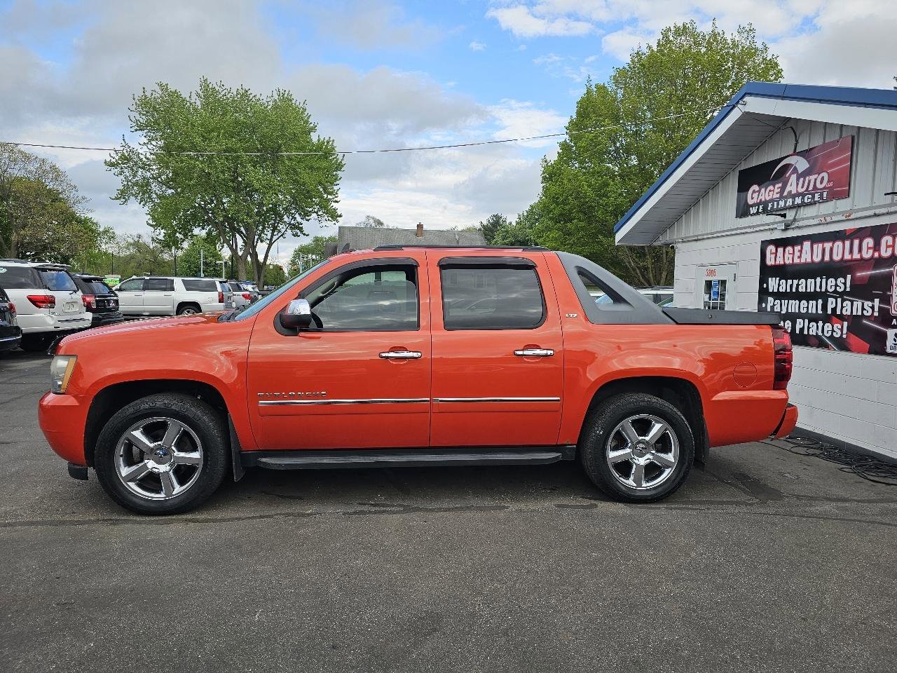 Used 2011 Chevrolet Avalanche LTZ AWD/4WD image 6