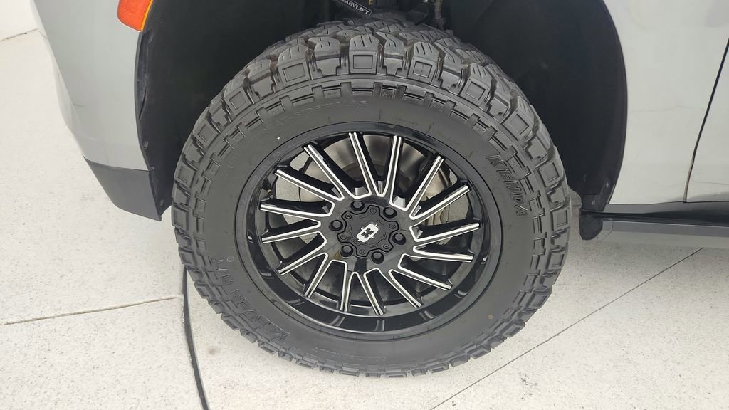 Used 2023 Chevrolet Suburban Premier image 31