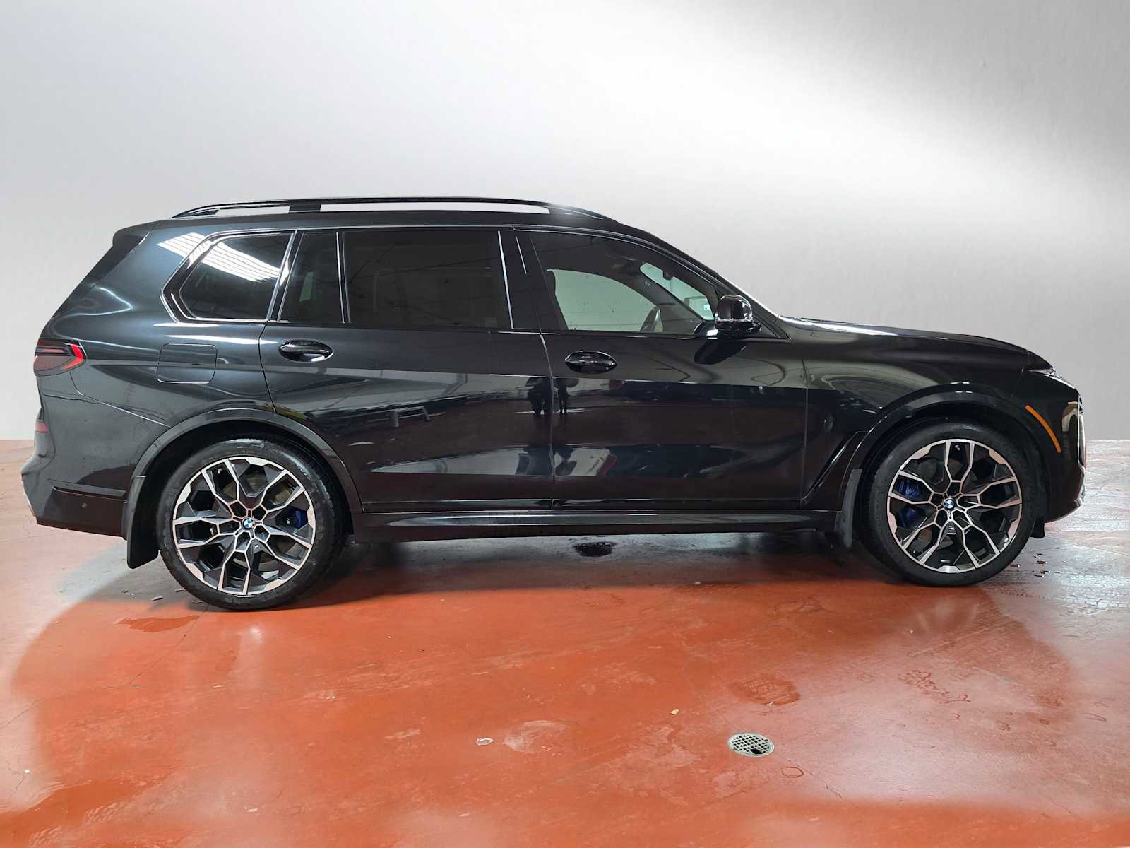 Used 2023 BMW X7 M60i w/ Climate Comfort Package image 3