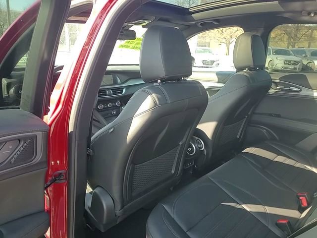 Used 2024 Alfa Romeo Stelvio Veloce AWD/4WD image 37