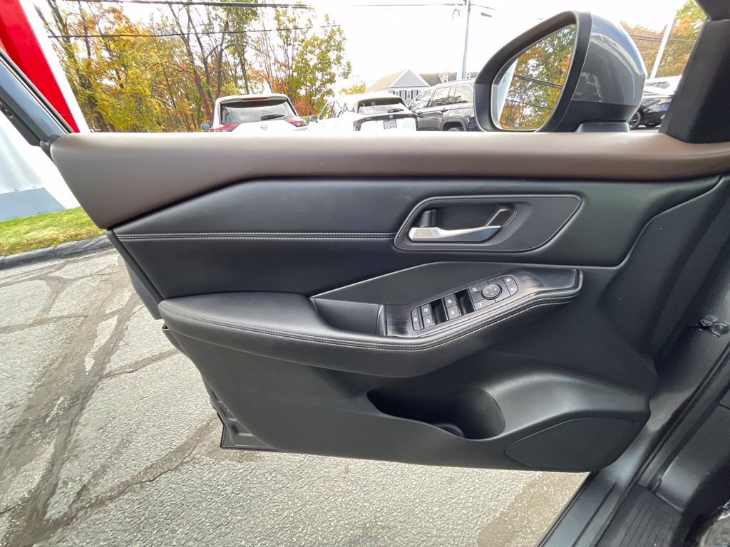 Certified 2023 Nissan Rogue SV w/ SV Premium B Package AWD/4WD image 9