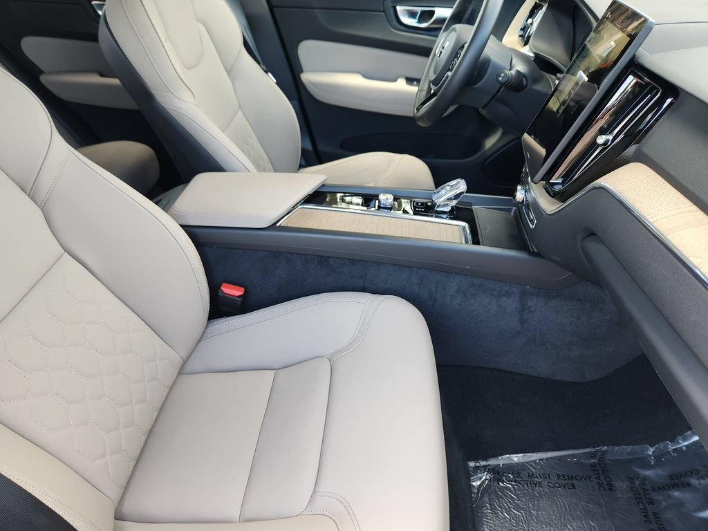 New 2026 Volvo XC60 B5 Plus w/ Protection Package Premier AWD/4WD image 5